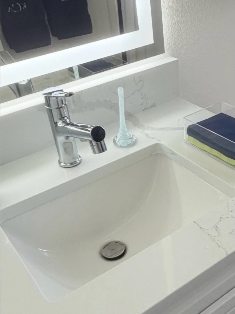Polished Chrome Bathroom Faucet Single-Handle Pull-Out Spout - Silver